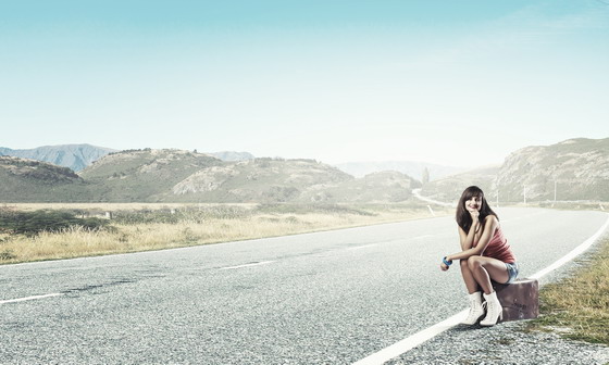 �ڹ�·�ߵ��Ŵ�㳵����Ů����ͼƬ�ز�